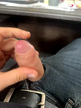 Snapshot of Vgma057 chatting on October 12, 10:47 am Vgma057 online show from October 12, 10:47 am