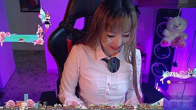 pink-2022 online show from December 12, 12:44 pm