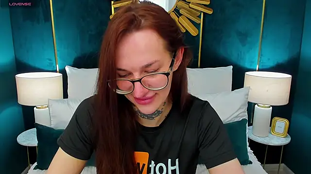 SarahLust online show from March 26, 6:19 am