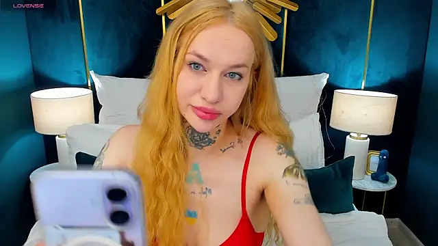 SarahLust online show from May 16, 12:15 pm