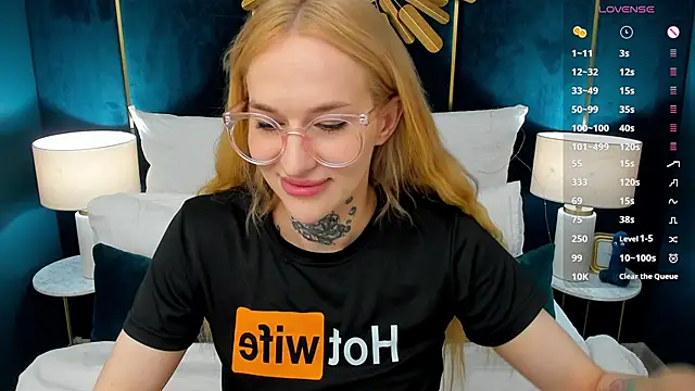 SarahLust online show from May 17, 12:23 pm