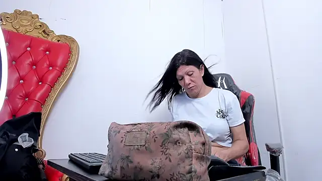 Cleopatra Trans online show from February 18, 11:55 am