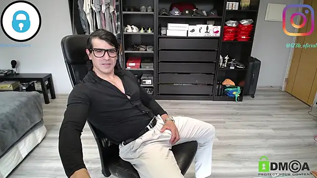 samricci21 online show from April 8, 1:11 pm