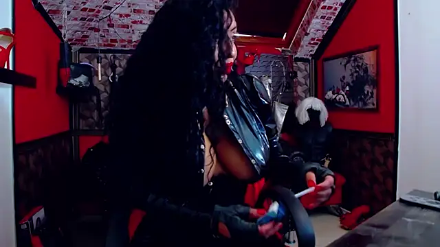 Snapshot of DommeBellatrix chatting on September 30, 8:19 am DommeBellatrix online show from September 30, 8:19 am