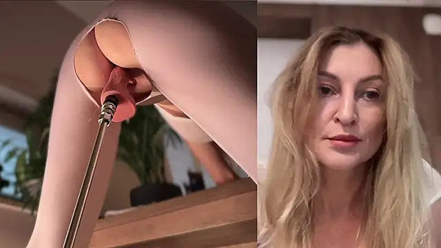 legsLONG online show from December 14, 9:18 am