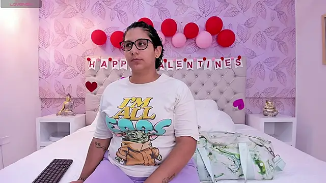 DanielleEvans  online show from February 17, 11:23 am