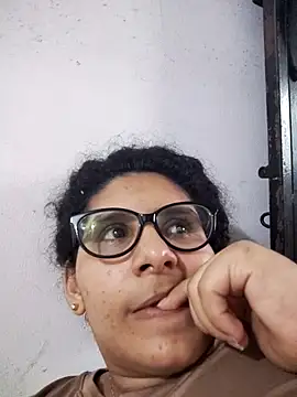 DanielleEvans  online show from February 21, 10:59 pm