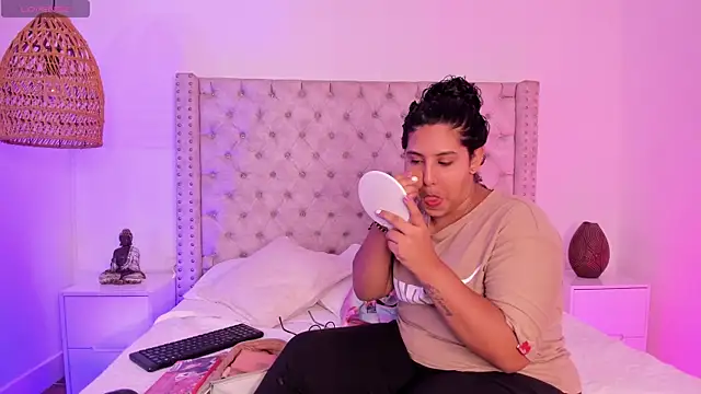 DanielleEvans  online show from March 7, 11:18 am