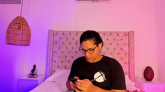 DanielleEvans  online show from March 11, 11:01 am