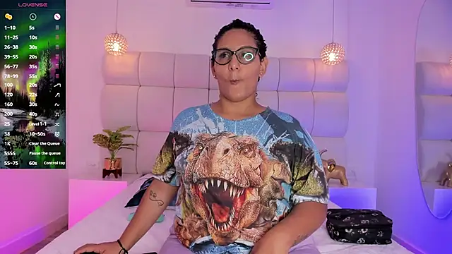 DanielleEvans  online show from September 18, 11:23 am