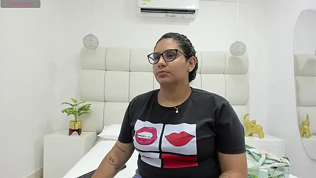 DanielleEvans  online show from September 22, 11:23 am