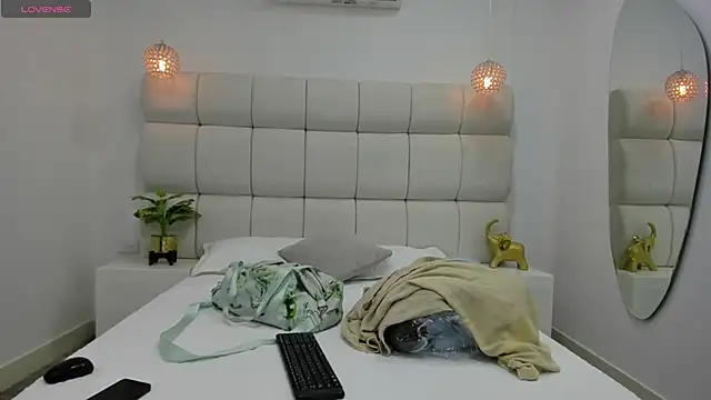 DanielleEvans  online show from October 1, 11:27 am