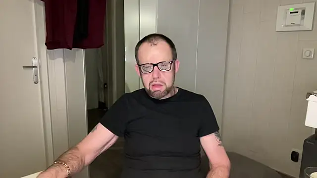 FABIOGLASSES online show from February 10, 7:51 pm