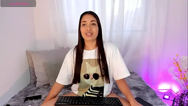 aisha es online show from October 4, 6:17 pm