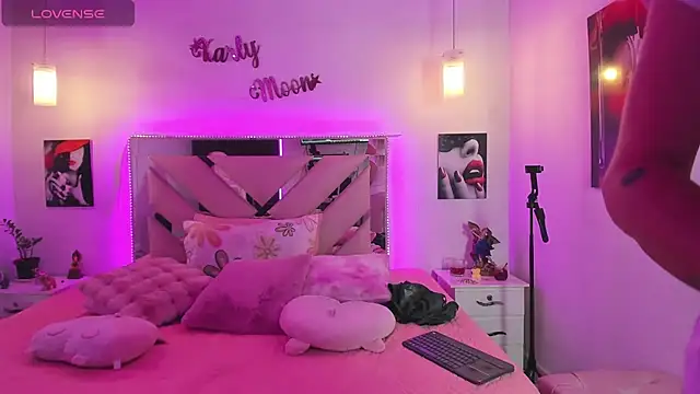 Karly moon online show from November 19, 5:13 pm