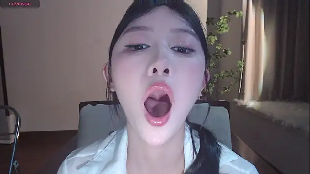 Snapshot of Meet_q chatting on July 20, 1:46 pm Meet q online show from July 20, 1:46 pm