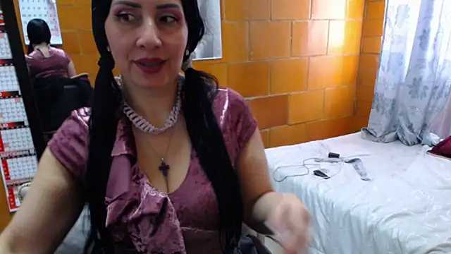 Snapshot of charlote_temple chatting on June 26, 2:10 pm charlote temple online show from June 26, 2:10 pm