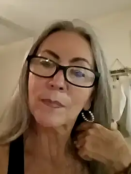 Snapshot of EvaRobinson chatting on December 13, 2:10 am EvaRobinson online show from December 13, 2:10 am