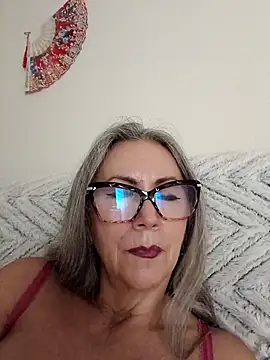 Snapshot of EvaRobinson chatting on January 22, 5:05 am EvaRobinson online show from January 22, 5:05 am