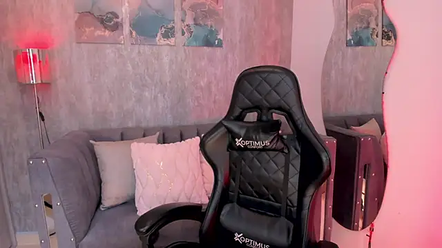 Snapshot of MelanieHudson_ chatting on December 13, 7:53 pm MelanieHudson  online show from December 13, 7:53 pm