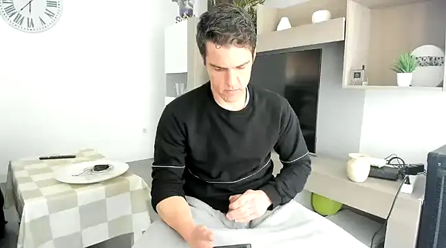 Snapshot of HeteroOli chatting on February 7, 1:43 pm HeteroOli online show from February 7, 1:43 pm