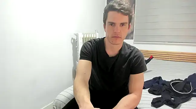 Snapshot of HeteroOli chatting on February 10, 11:23 pm HeteroOli online show from February 10, 11:23 pm