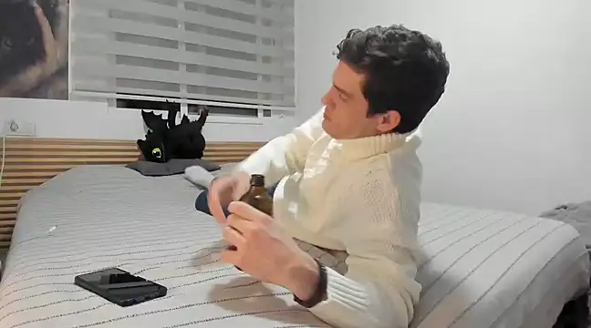 Snapshot of HeteroOli chatting on February 15, 12:04 am HeteroOli online show from February 15, 12:04 am