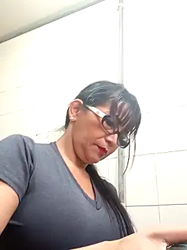 kelly dirty  online show from February 5, 6:01 pm