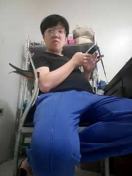 Snapshot of ksshp9502 chatting on February 10, 3:38 pm ksshp9502 online show from February 10, 3:38 pm