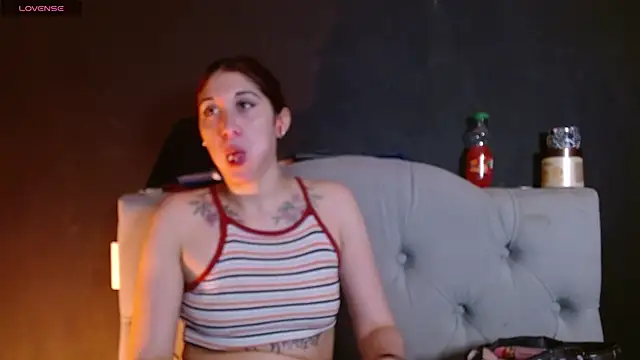 Snapshot of Red-moon1 chatting on February 26, 4:55 am Red-moon1 online show from February 26, 4:55 am