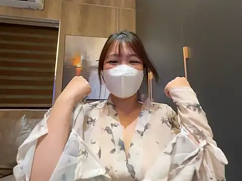 Onee-Chew online show from August 4, 1:36 pm