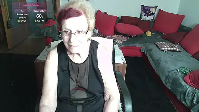 HeisseomaOriginal online show from October 27, 8:07 am