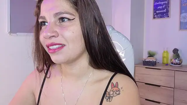 bluee hazell online show from April 1, 11:33 am