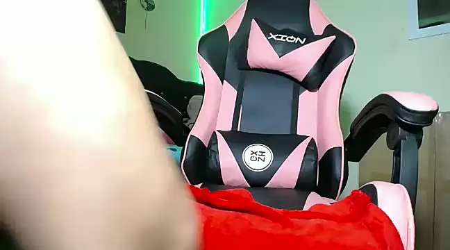 Snapshot of yuliana_19 chatting on March 10, 3:52 pm yuliana 19 online show from March 10, 3:52 pm