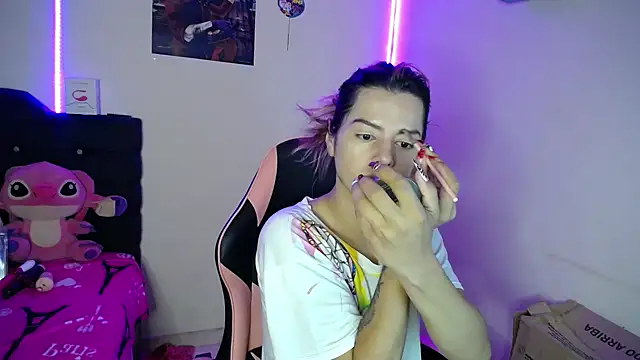 Snapshot of yuliana_19 chatting on October 6, 9:51 am yuliana 19 online show from October 6, 9:51 am