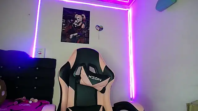 Snapshot of yuliana_19 chatting on October 14, 11:11 am yuliana 19 online show from October 14, 11:11 am