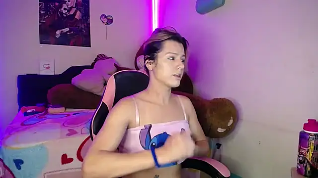 Snapshot of yuliana_19 chatting on December 18, 12:11 pm yuliana 19 online show from December 18, 12:11 pm