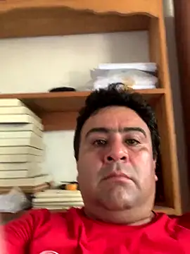 Snapshot of EmilianoGt chatting on October 17, 9:17 pm EmilianoGt online show from October 17, 9:17 pm