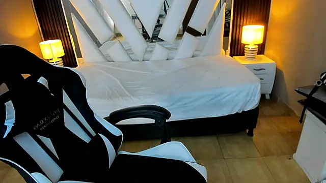 Linda4Petite online show from February 1, 1:53 pm