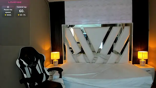 Snapshot of Linda4Petite chatting on March 14, 6:13 pm Linda4Petite online show from March 14, 6:13 pm