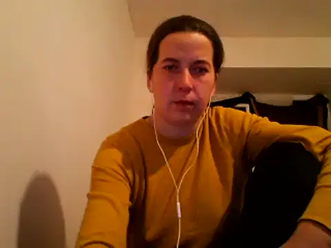 Snapshot of Tamilashaa chatting on December 7, 6:15 pm Tamilashaa online show from December 7, 6:15 pm