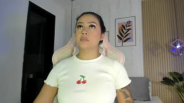 Snapshot of CameronCollins_ chatting on October 6, 7:44 pm CameronCollins online show from October 6, 7:44 pm