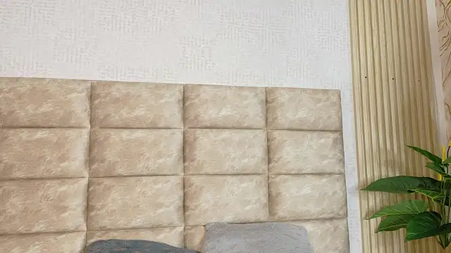 CameronCollins  online show from April 13, 7:19 pm