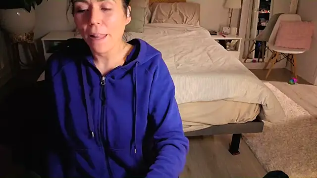 Ellie-L-Elizabeth online show from January 9, 3:09 am