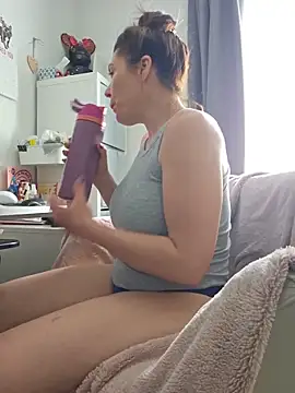 Snapshot of Ellie-L-Elizabeth chatting on June 3, 2:33 pm Ellie-L-Elizabeth online show from June 3, 2:33 pm