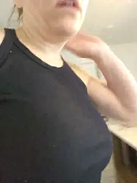 Snapshot of Ellie-L-Elizabeth chatting on July 5, 2:57 pm Ellie-L-Elizabeth online show from July 5, 2:57 pm