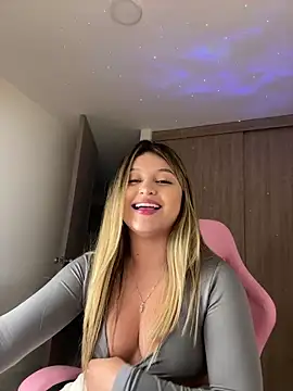 lunablossom  online show from March 7, 12:58 am