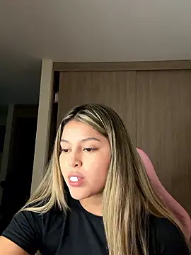 lunablossom  online show from January 8, 3:20 am