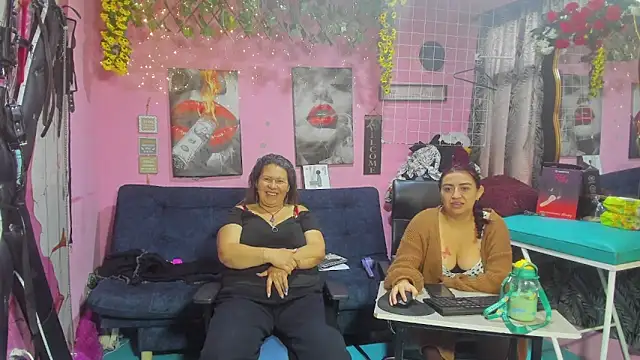 lesbiancuple online show from June 12, 12:37 pm