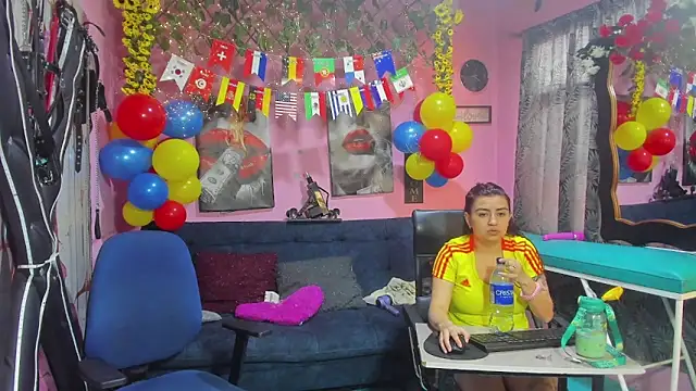 lesbiancuple online show from June 17, 12:18 pm